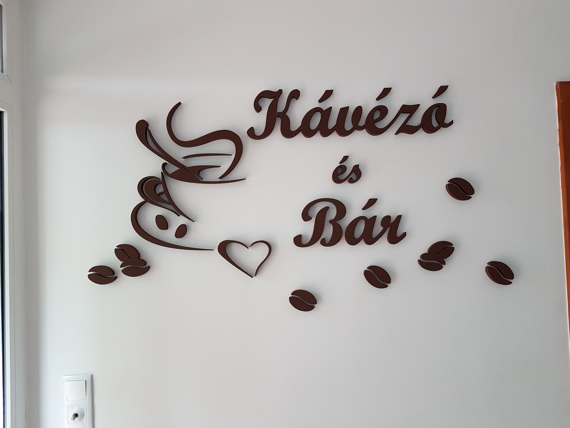 Szállásunk nemrég átadott kávézója és bárja